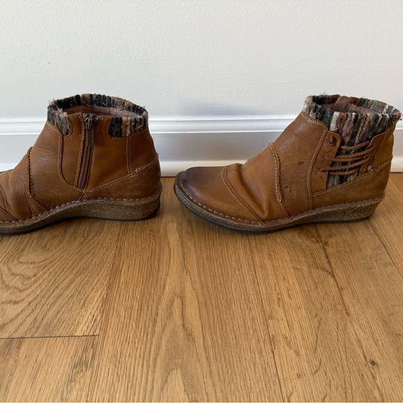 Aetrex Wedge Booties size 9-9.5 - Picture 3 of 7